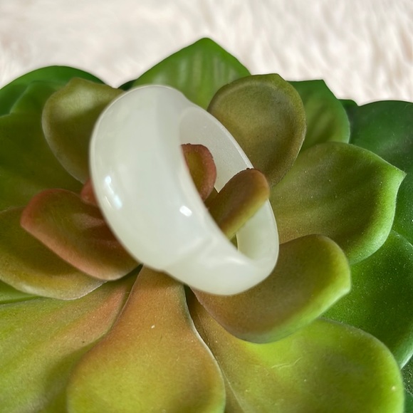 Genuine White Jade Vintage Ring - Picture 2 of 9